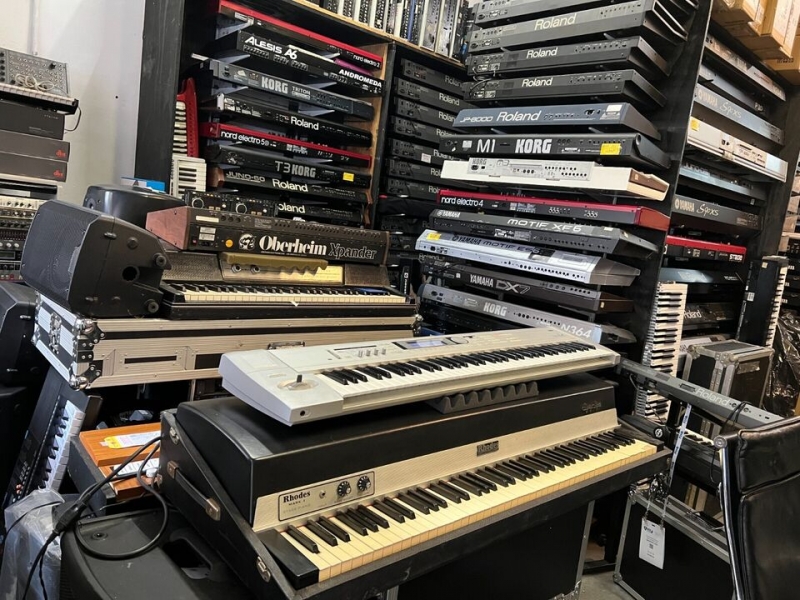 ������ Korg 01 W Pro 76-��������� ���������� � ������ �����������, ����������� �